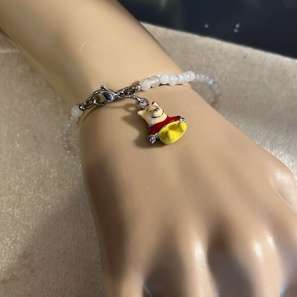 Disneys Winnie the Pooh moonstone beaded bracelet with stainless steel clasp. - Picture 6 of 8